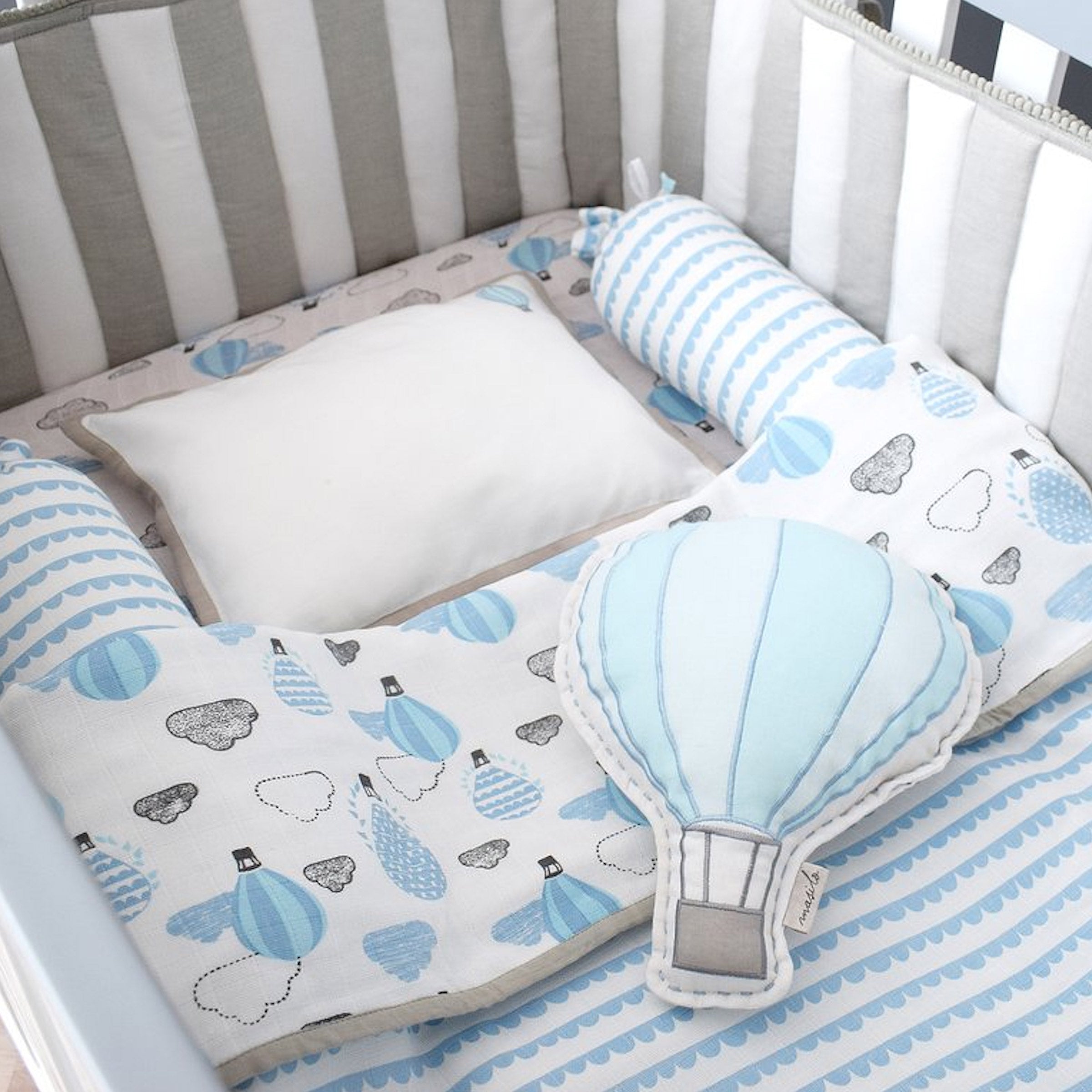 Organic Muslin Cot Bedding Set – Up, Up Away (Blue)